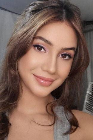 Portrait of actor Sarah Holmes