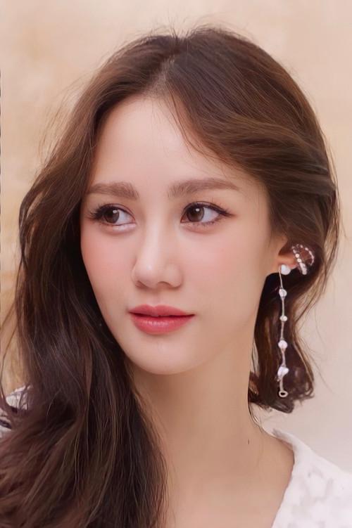 Portrait of actor Kanya Rattanapetch