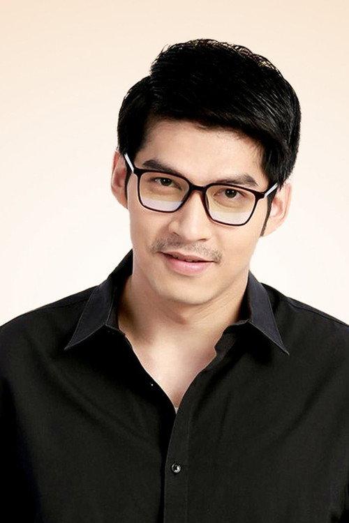 Portrait of actor Surinthon Karawoot
