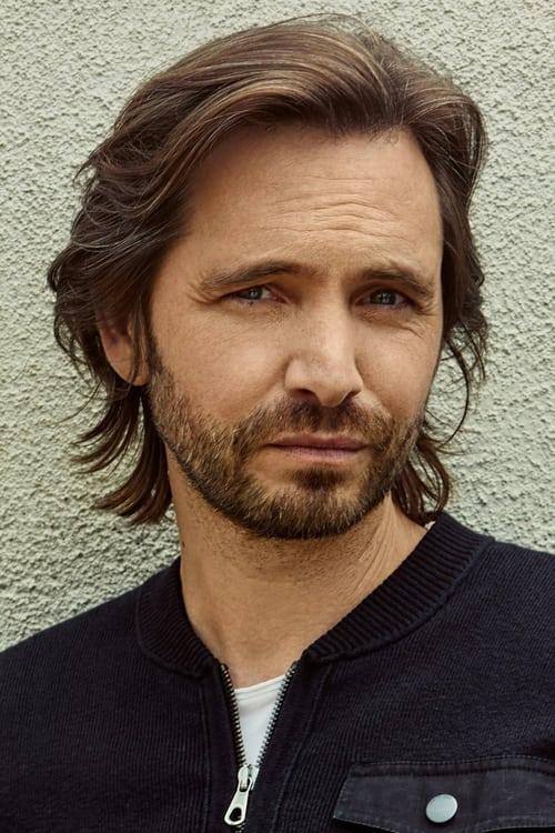 Portrait of actor Aaron Stanford
