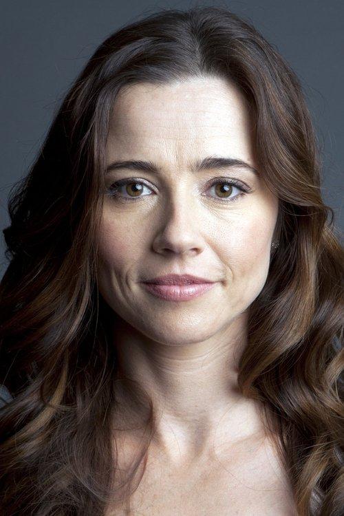 Portrait of actor Linda Cardellini