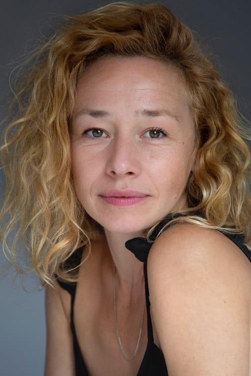 Portrait of actor Ellie Piercy